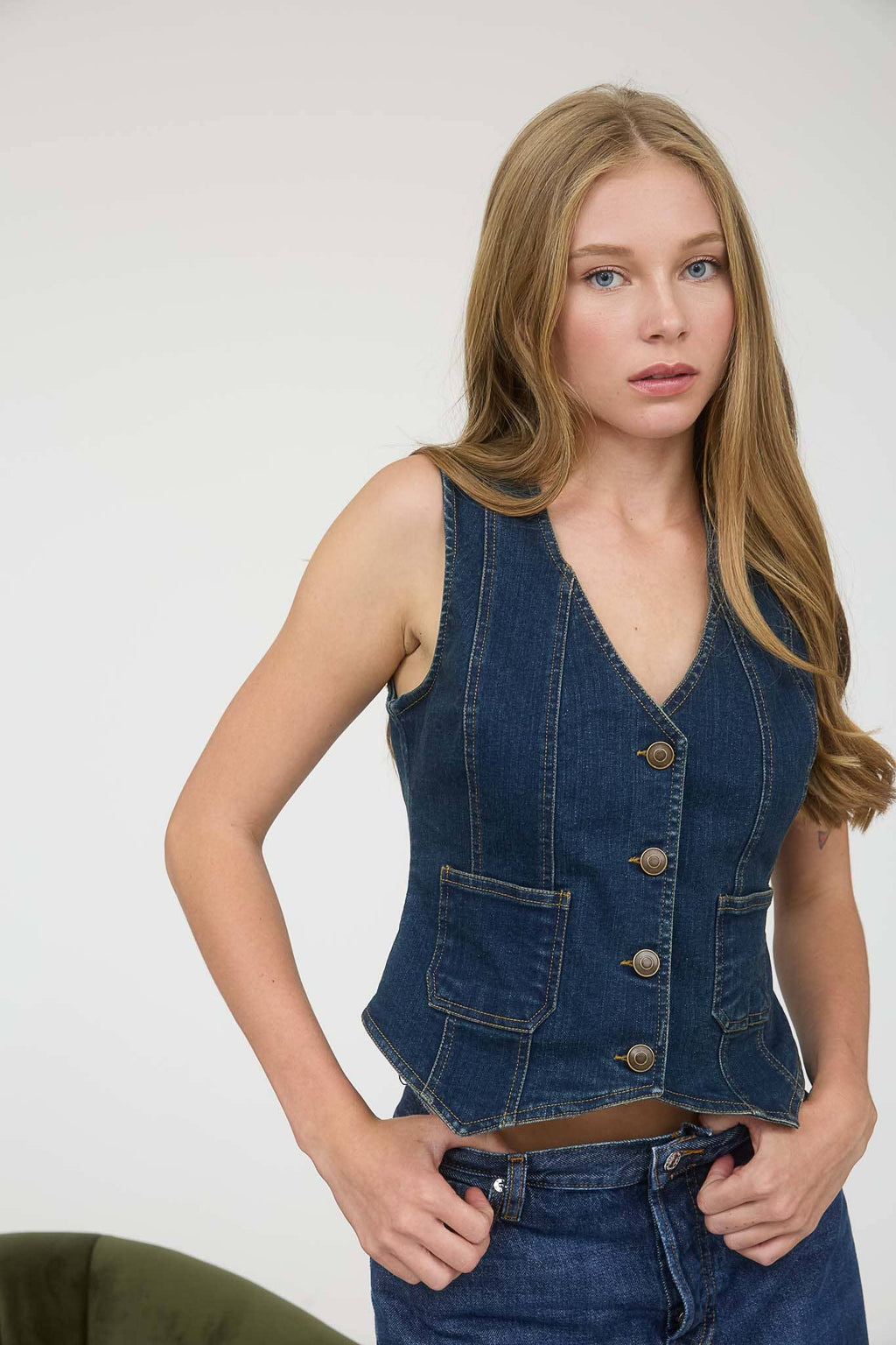 V NECK SLEEVELESS BUTTON DOWN DENIM VEST