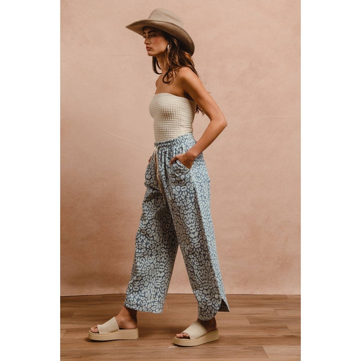 IVE WASHED LEOPARD PATTERN CURVED SIDE SEAM PANTS