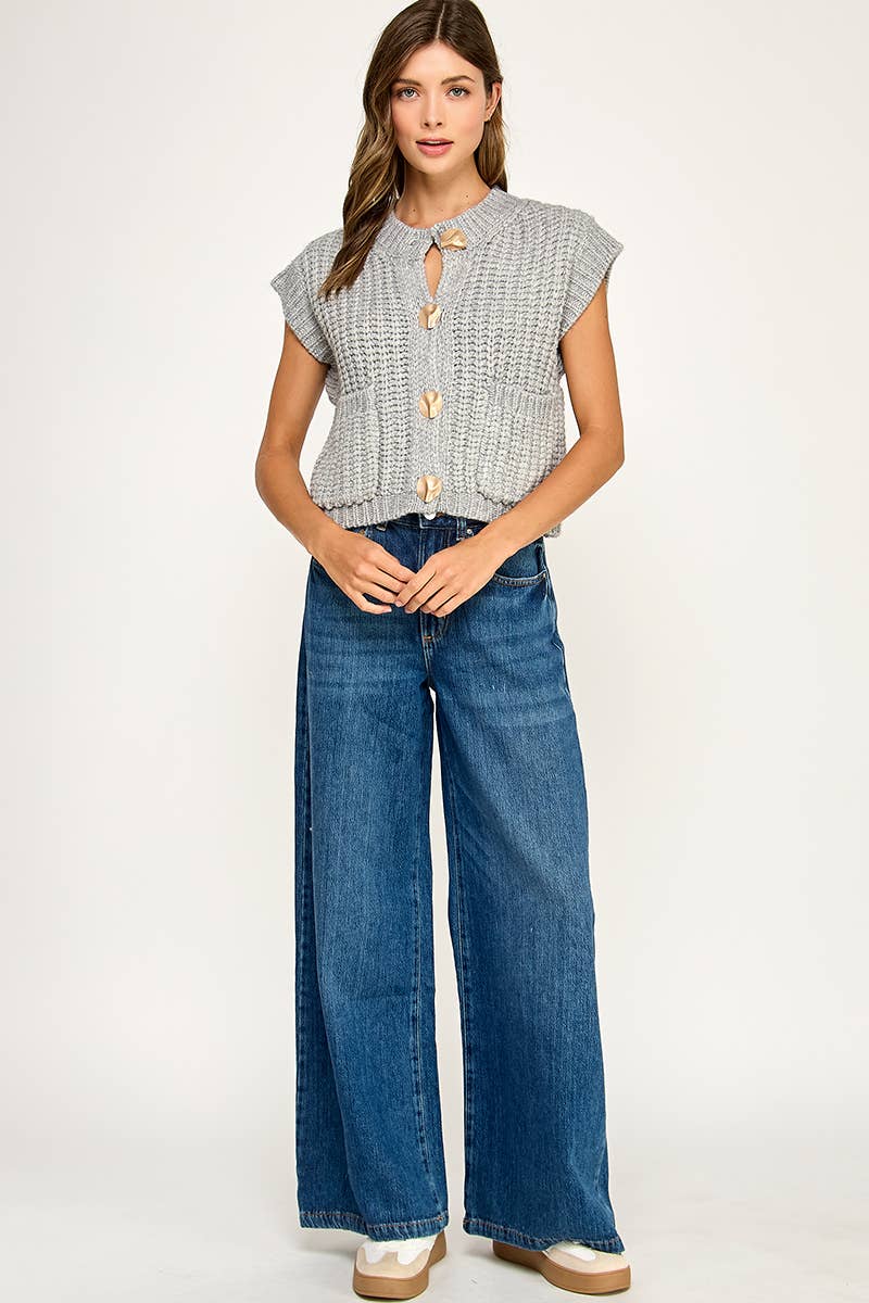 CHUNKY KNIT BUTTON-FRONT VEST TOP