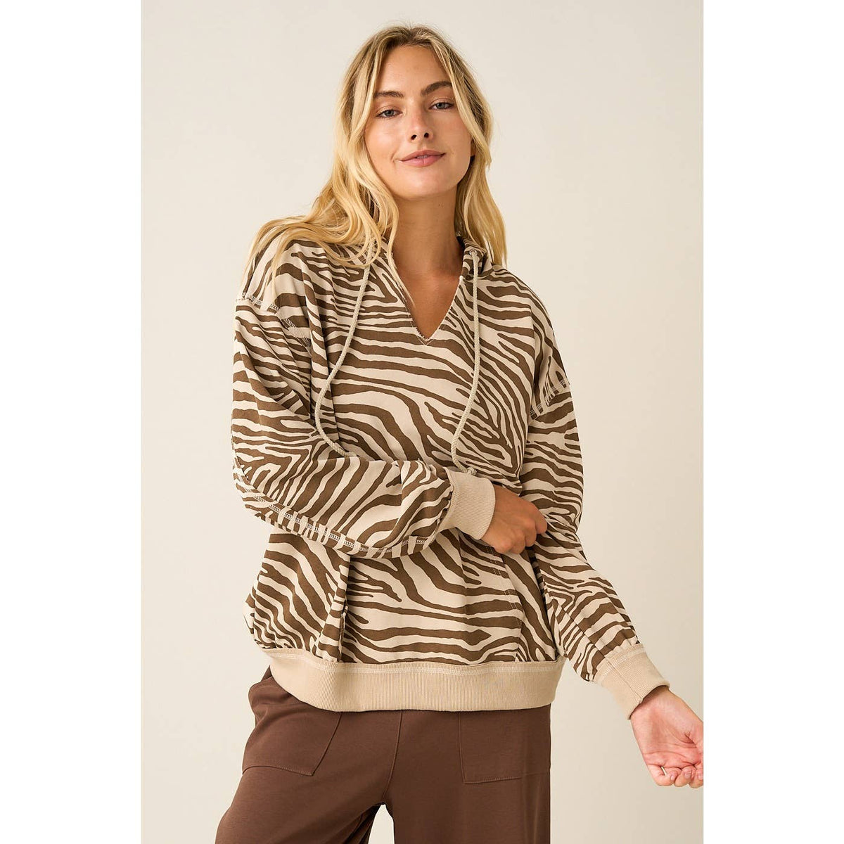 ZEBRA PRINT V-NECK HOODIE TOP