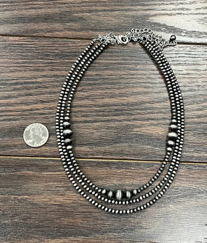 735139, Handmade 17" Navajo Bead Necklace