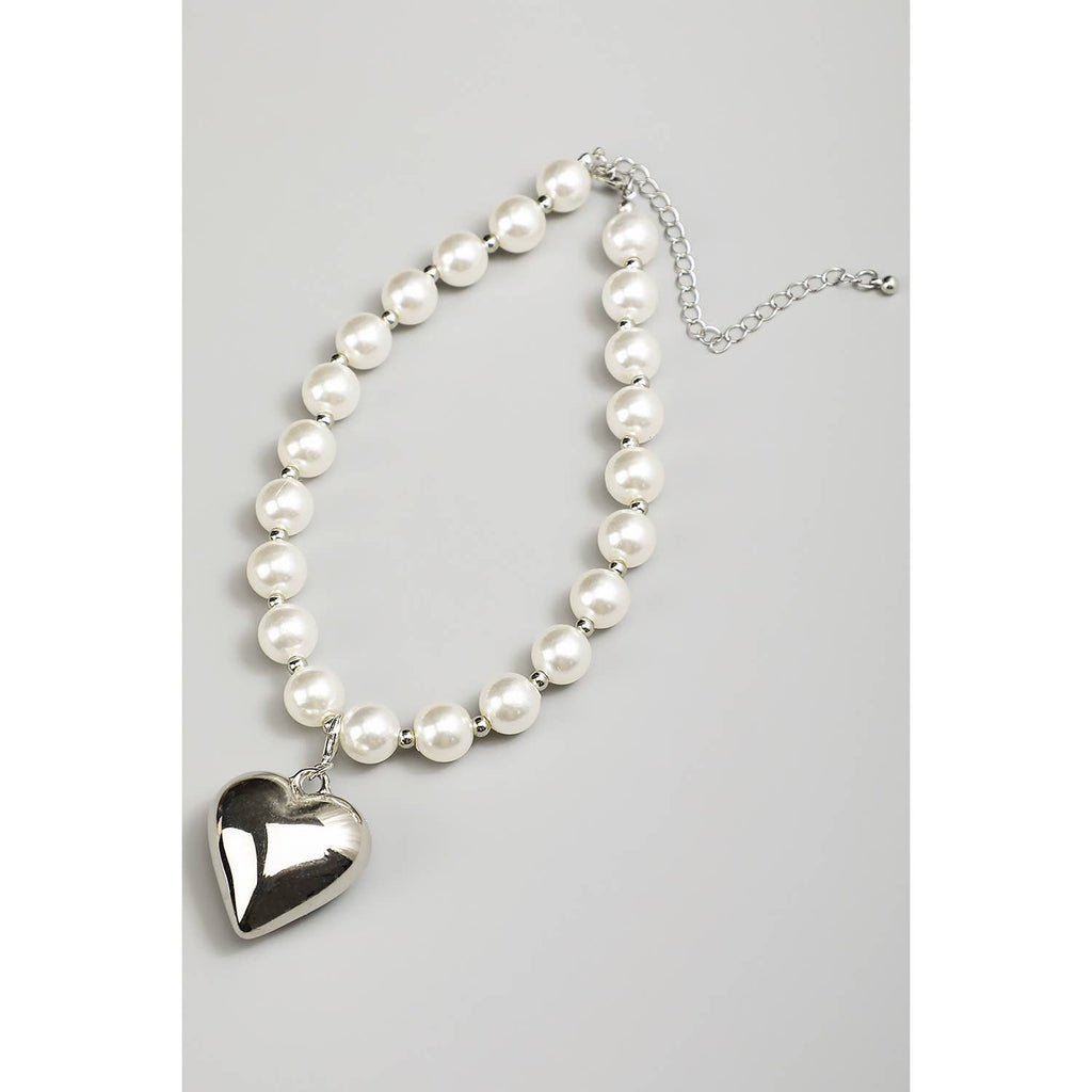 PEARL CHOKER NECKLACE WITH PUFFY HEART PENDANT