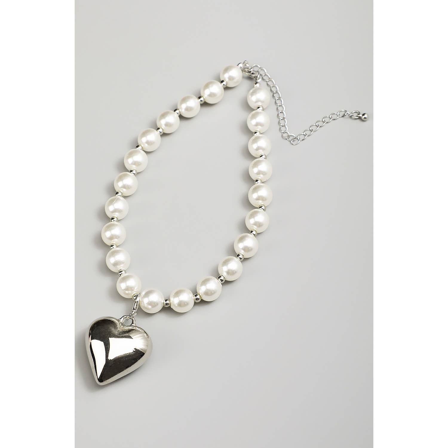 PEARL CHOKER NECKLACE WITH PUFFY HEART PENDANT