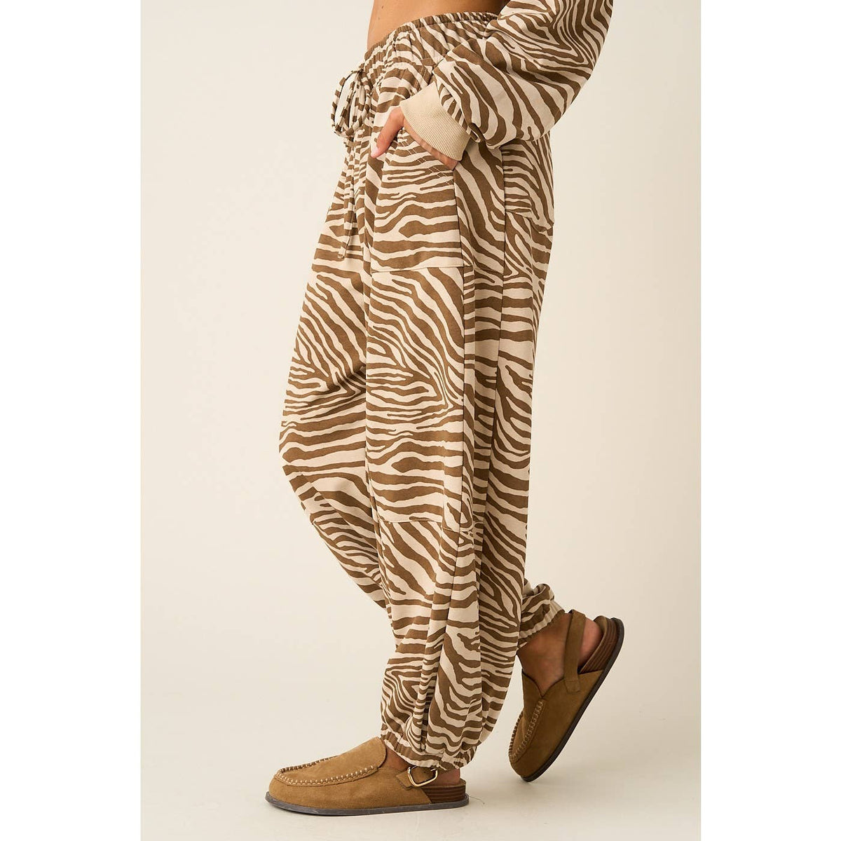 ZEBRA PRINT RELAXED FIT BARREL LEG PANTS