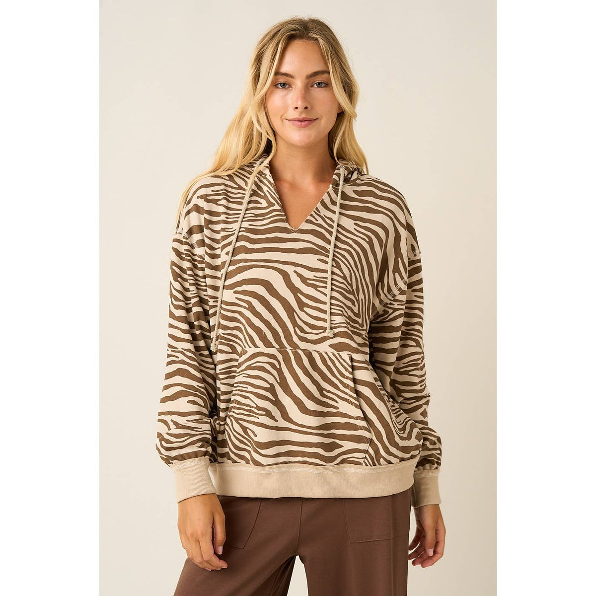 ZEBRA PRINT V-NECK HOODIE TOP