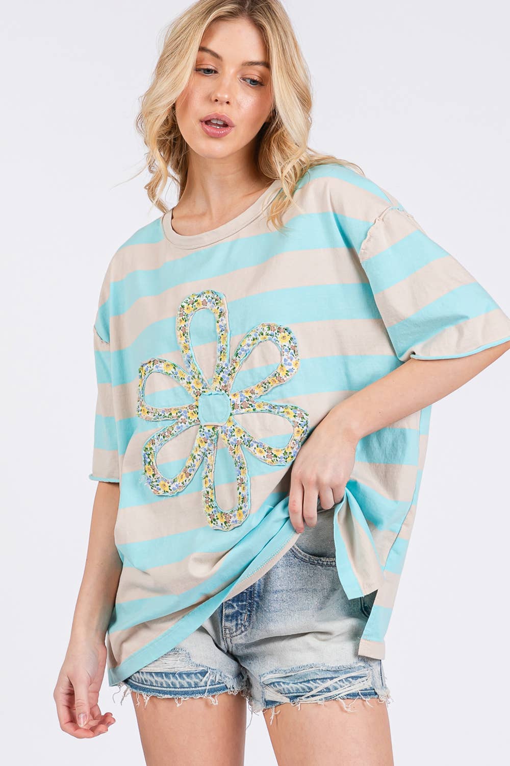 MULTI STRIPE TOP WITH DAISY APPLIQUE PATCH