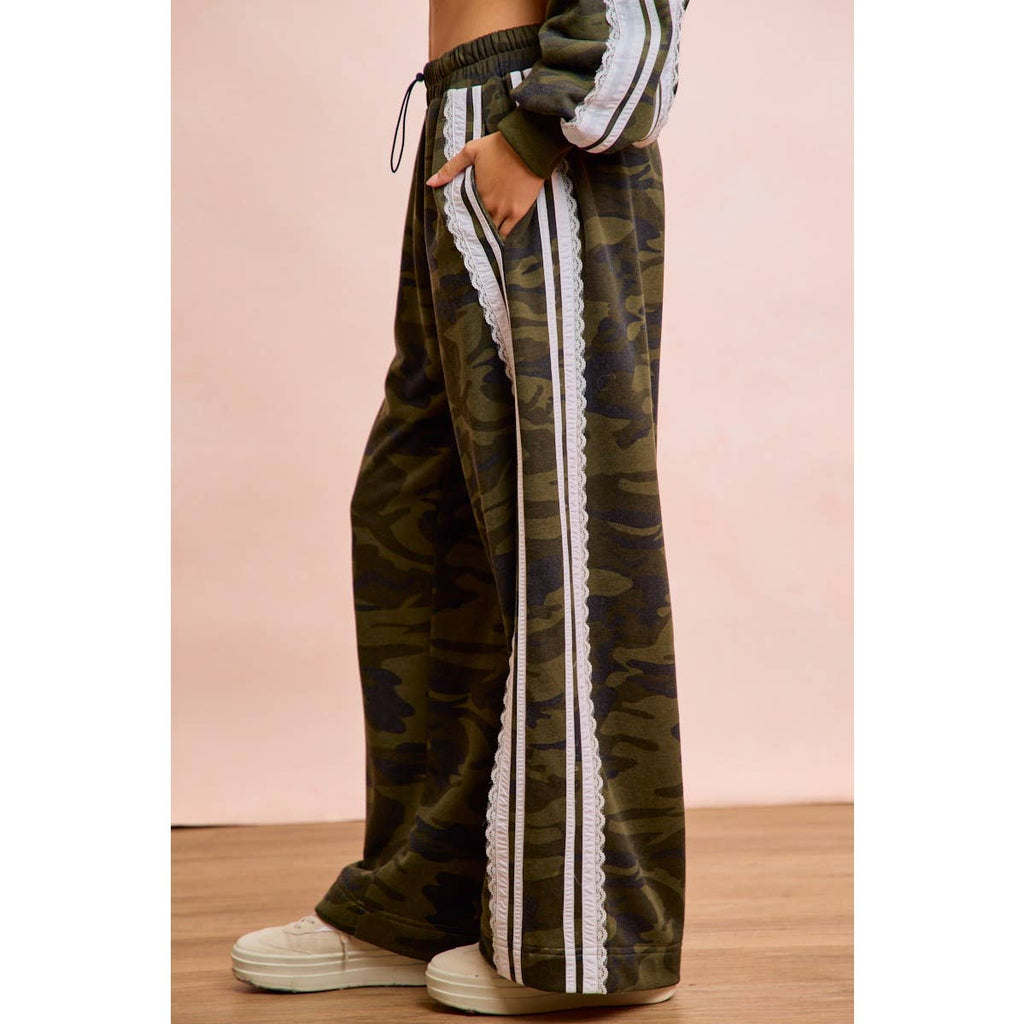 CAMOUFLAGE FRENCH TERRY LACE CONTRAST SWEATPANTS