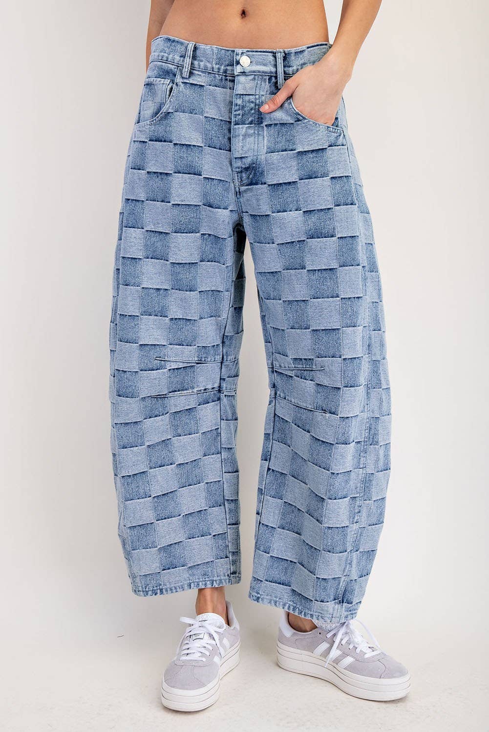 MINERAL WASHED CHECK BARREL JEANS