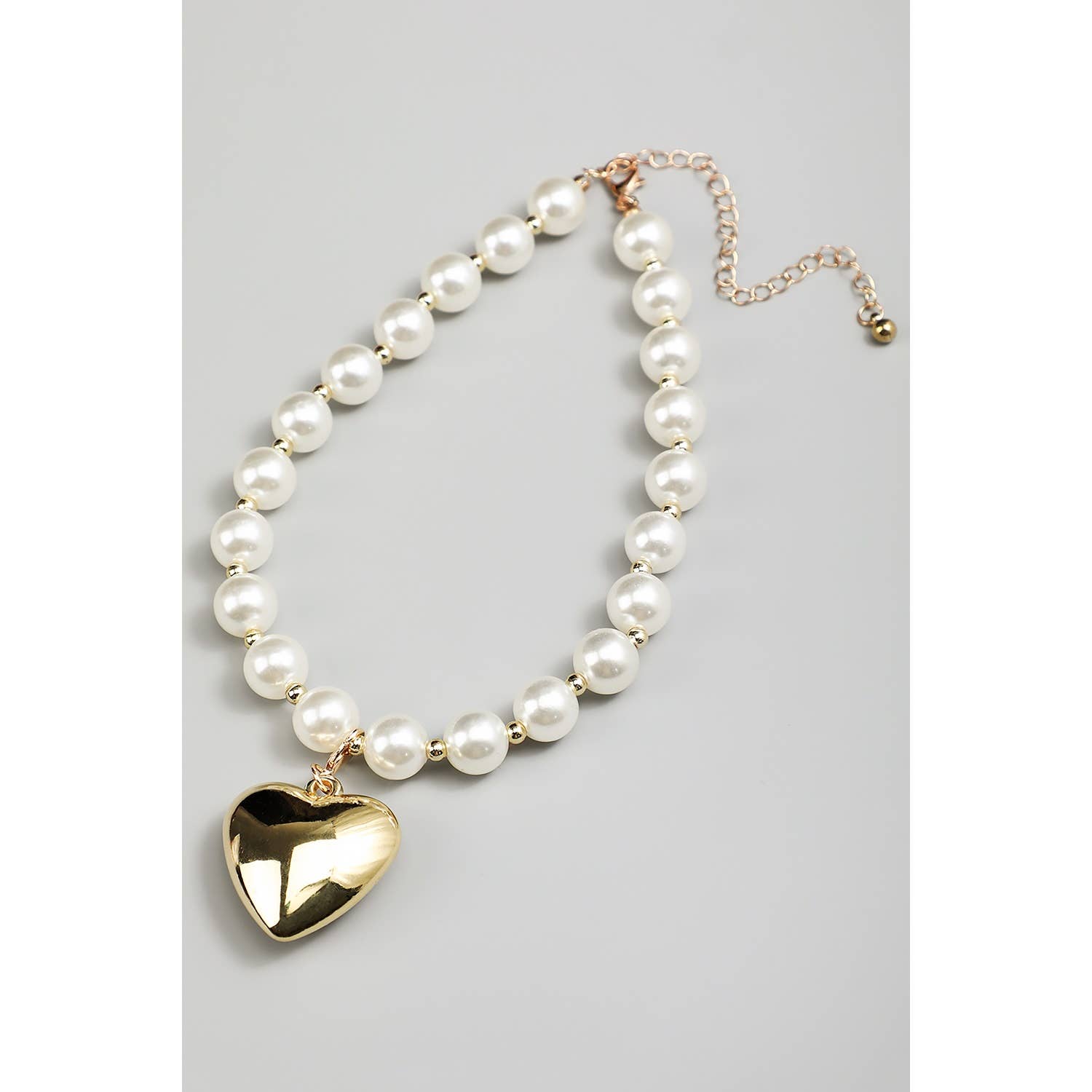 PEARL CHOKER NECKLACE WITH PUFFY HEART PENDANT