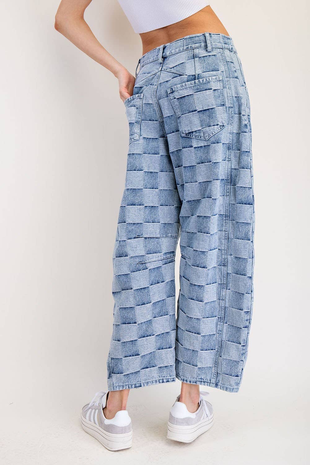 MINERAL WASHED CHECK BARREL JEANS
