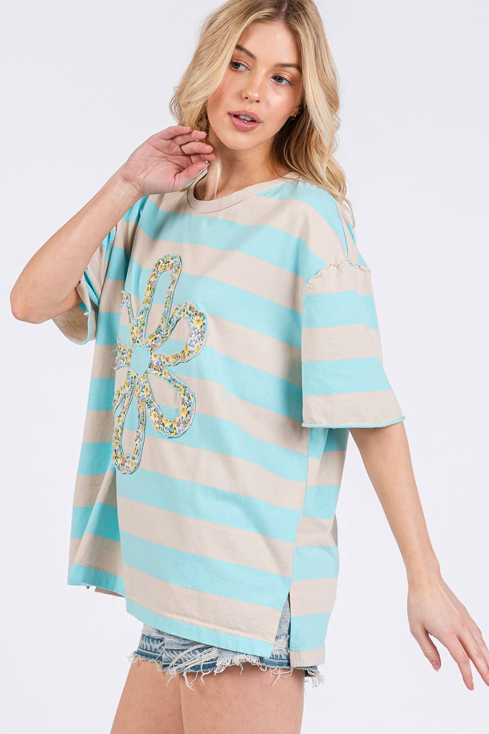 MULTI STRIPE TOP WITH DAISY APPLIQUE PATCH