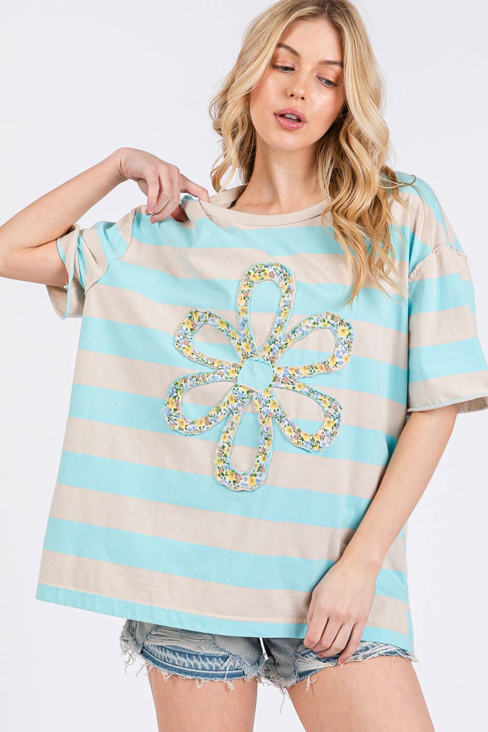 MULTI STRIPE TOP WITH DAISY APPLIQUE PATCH