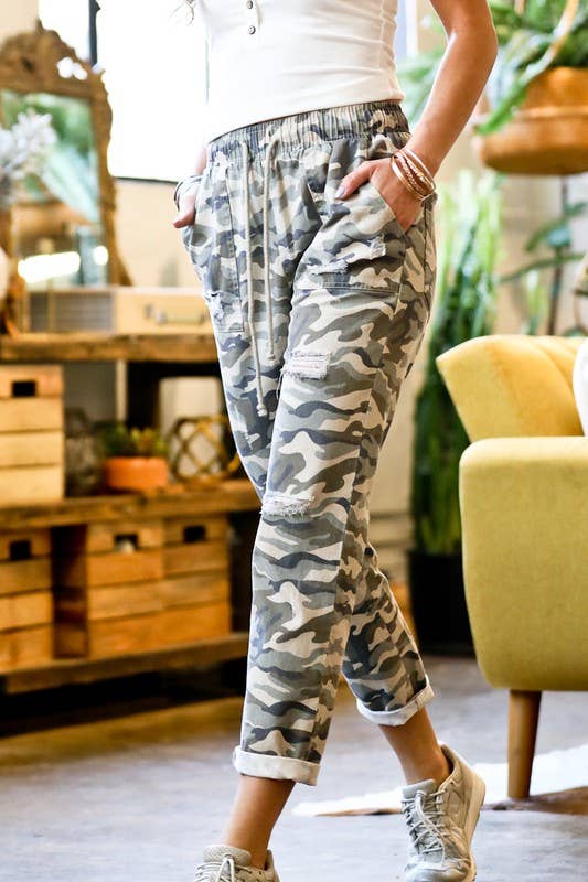 Elastic Waist With Drawstring Distressed Detail Camo