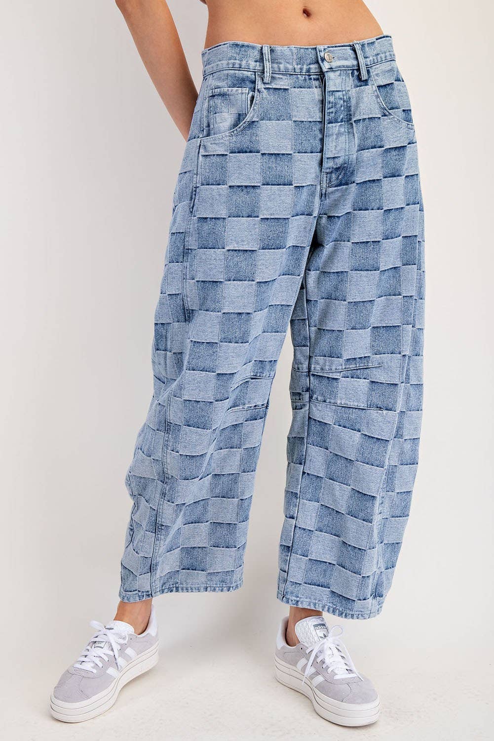 MINERAL WASHED CHECK BARREL JEANS