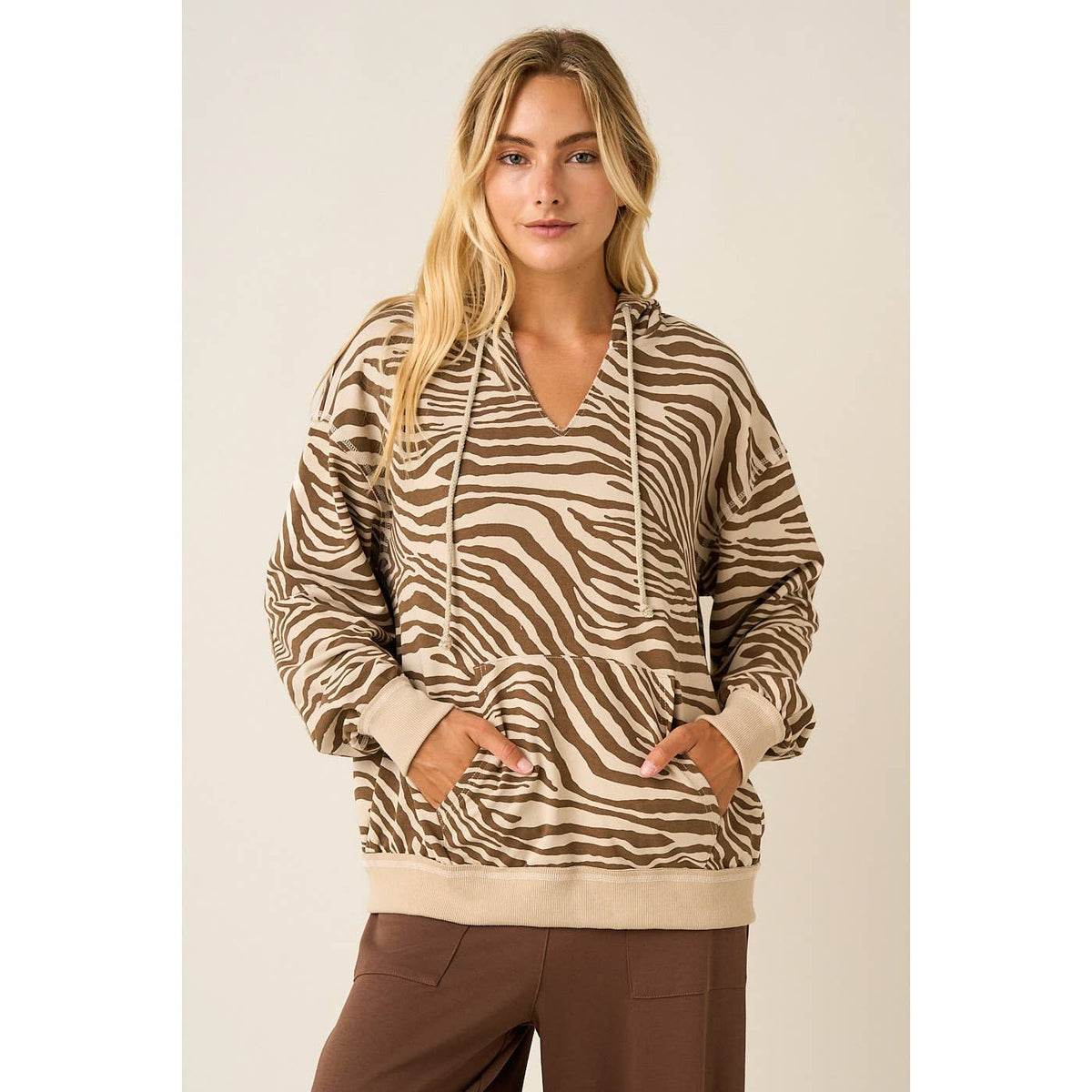 ZEBRA PRINT V-NECK HOODIE TOP