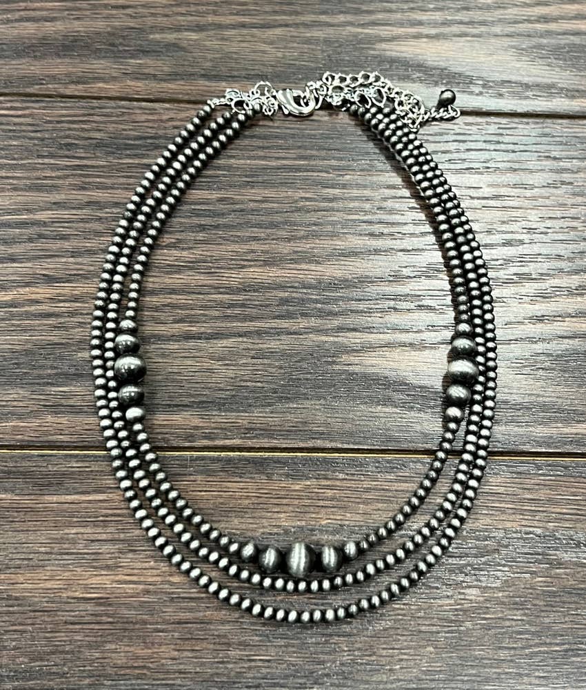 735139, Handmade 17" Navajo Bead Necklace