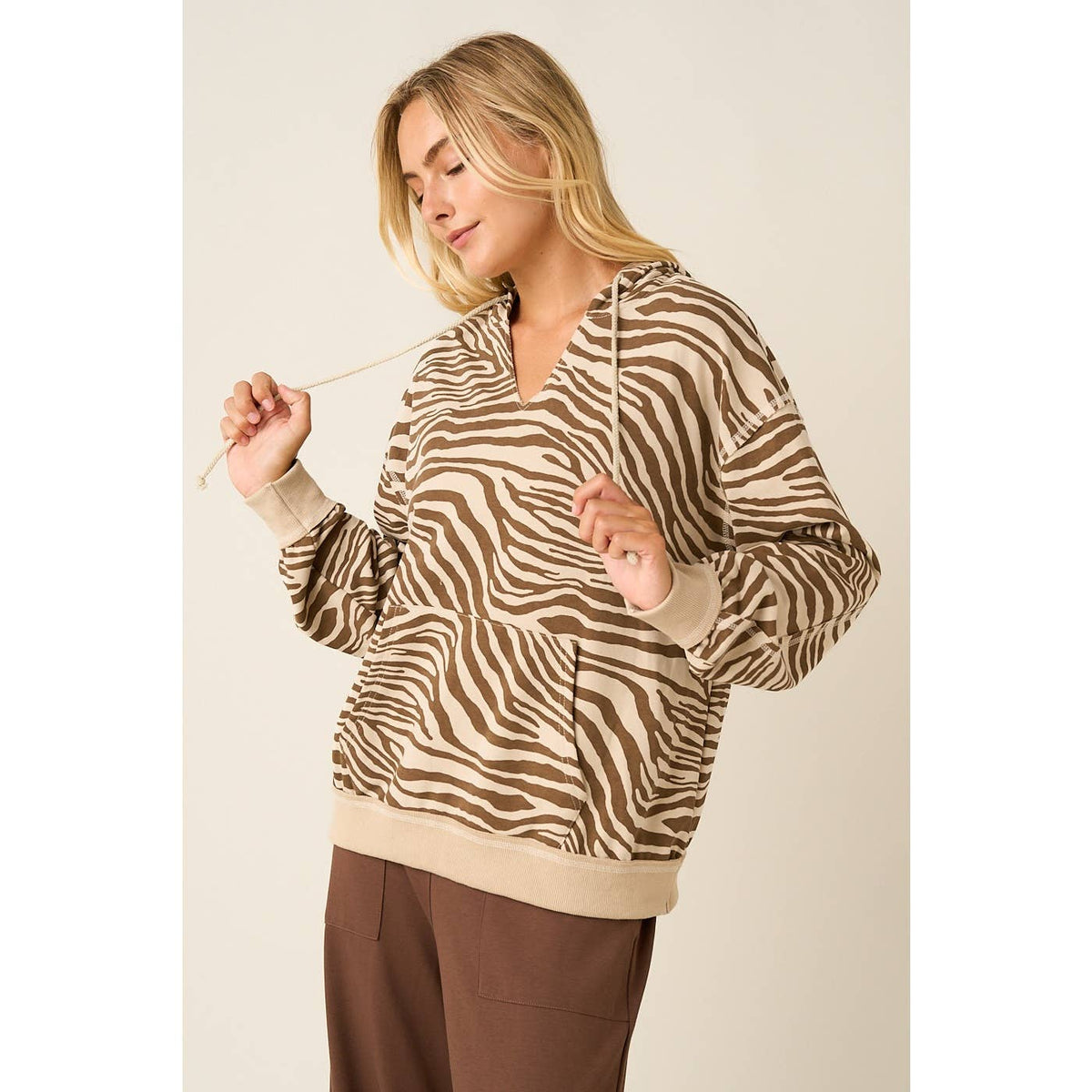 ZEBRA PRINT V-NECK HOODIE TOP