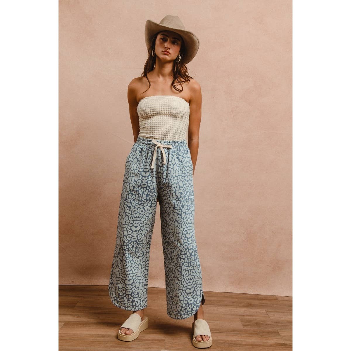 IVE WASHED LEOPARD PATTERN CURVED SIDE SEAM PANTS
