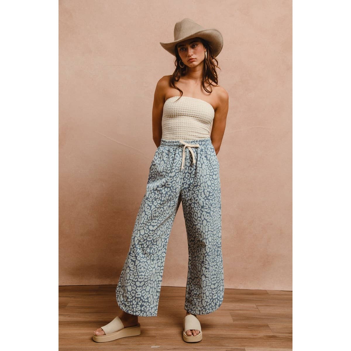 IVE WASHED LEOPARD PATTERN CURVED SIDE SEAM PANTS