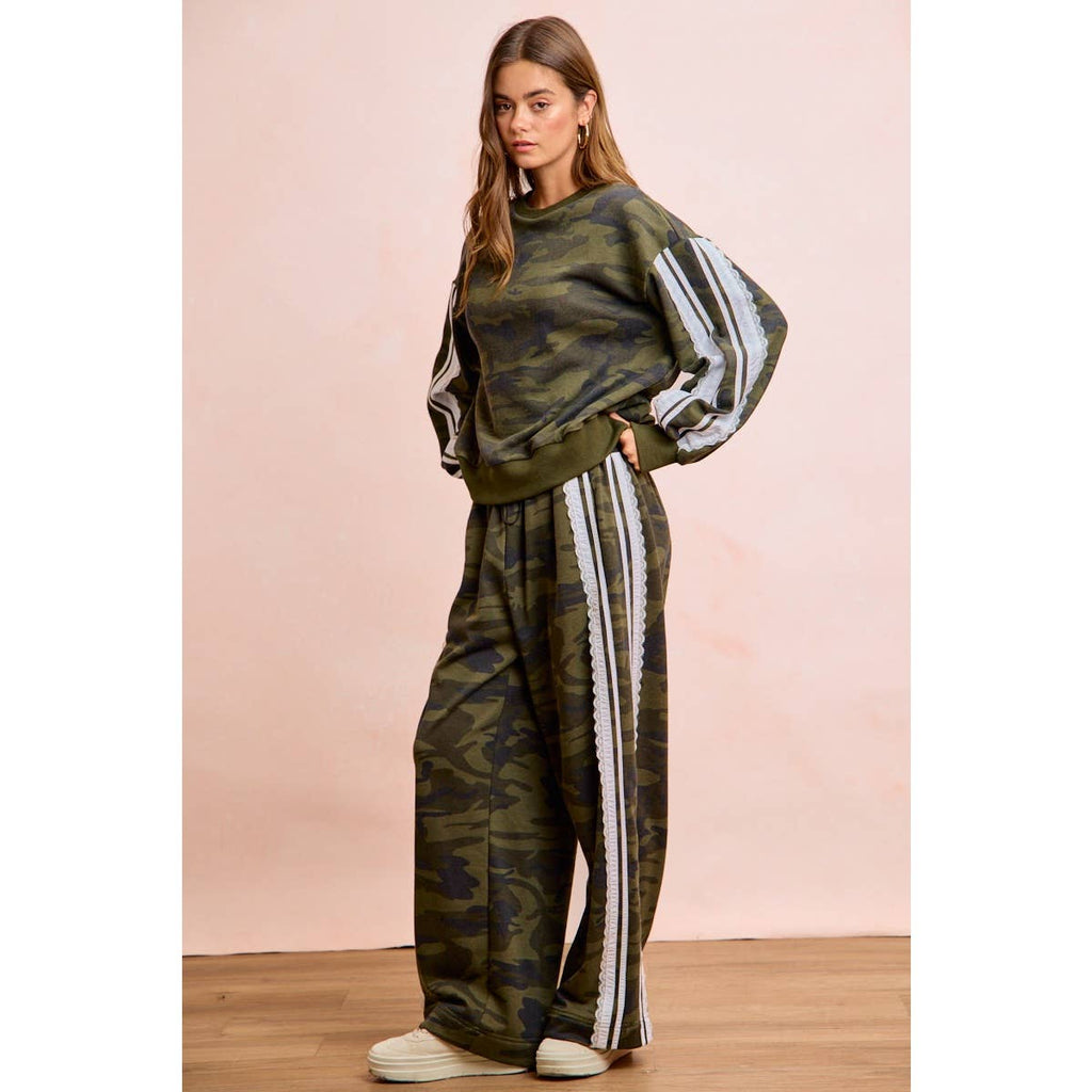 CAMOUFLAGE FRENCH TERRY LACE CONTRAST SWEATPANTS