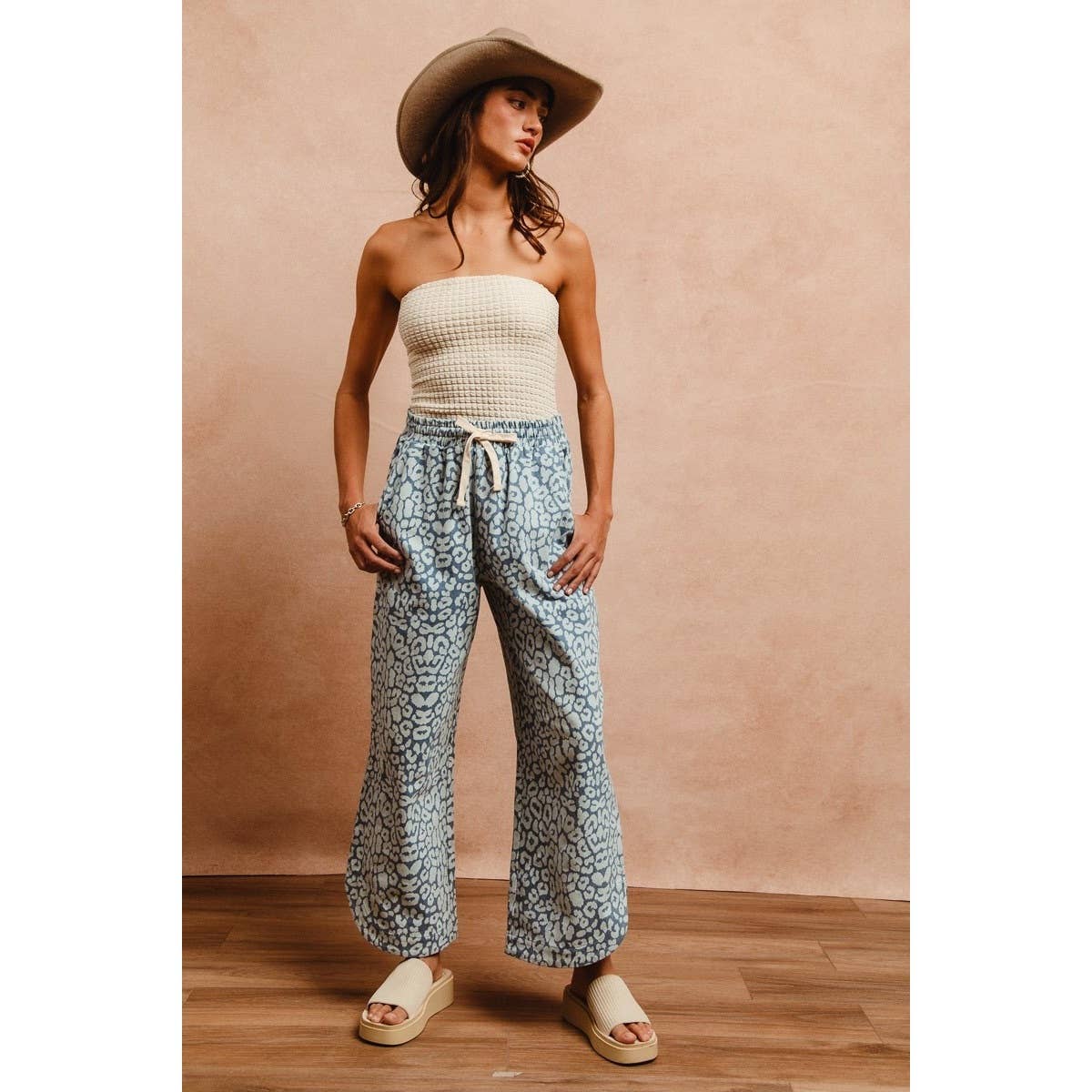 IVE WASHED LEOPARD PATTERN CURVED SIDE SEAM PANTS