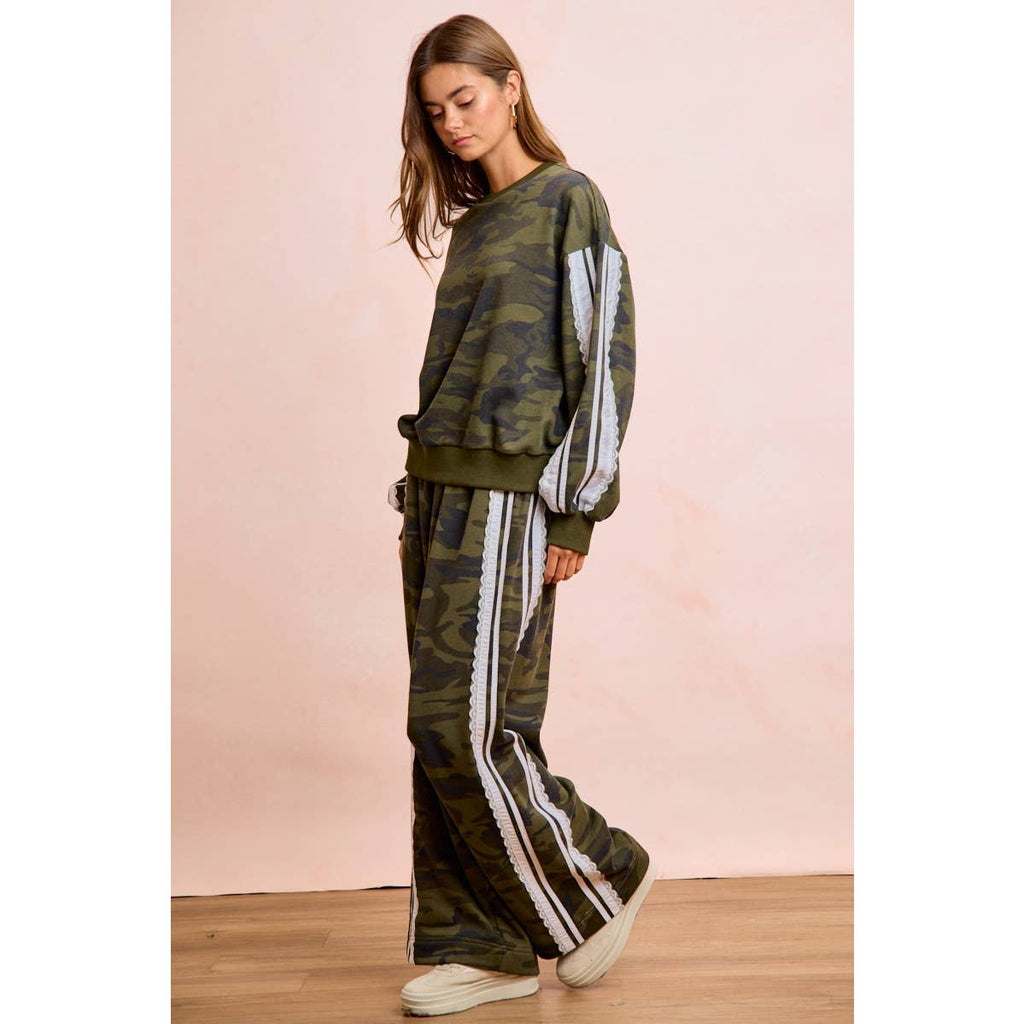 CAMOUFLAGE FRENCH TERRY LACE CONTRAST SWEATPANTS